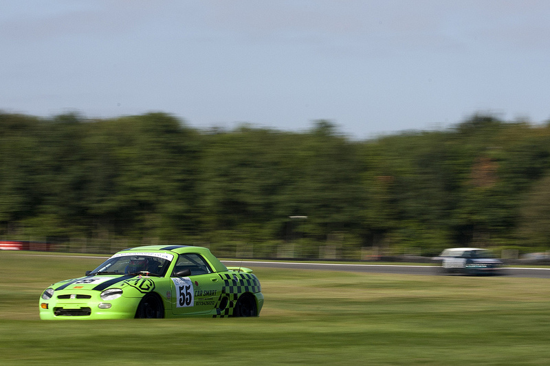 A car racing at the top of Cadwell Park