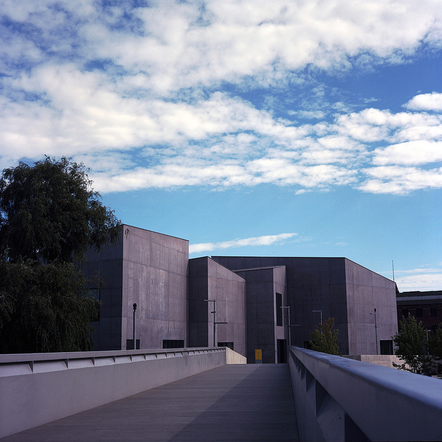The Hepworth gallery against a beautiful blue sky in Wakefield